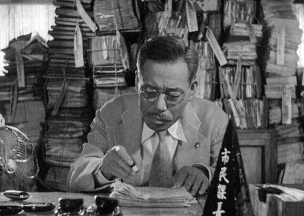 Takashi Shimura as Kanji Watanabe in Ikuru